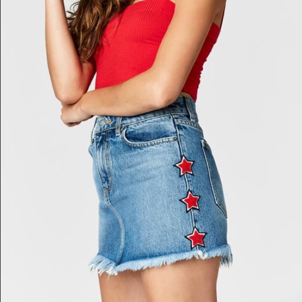 ✨Skirt with red star patches